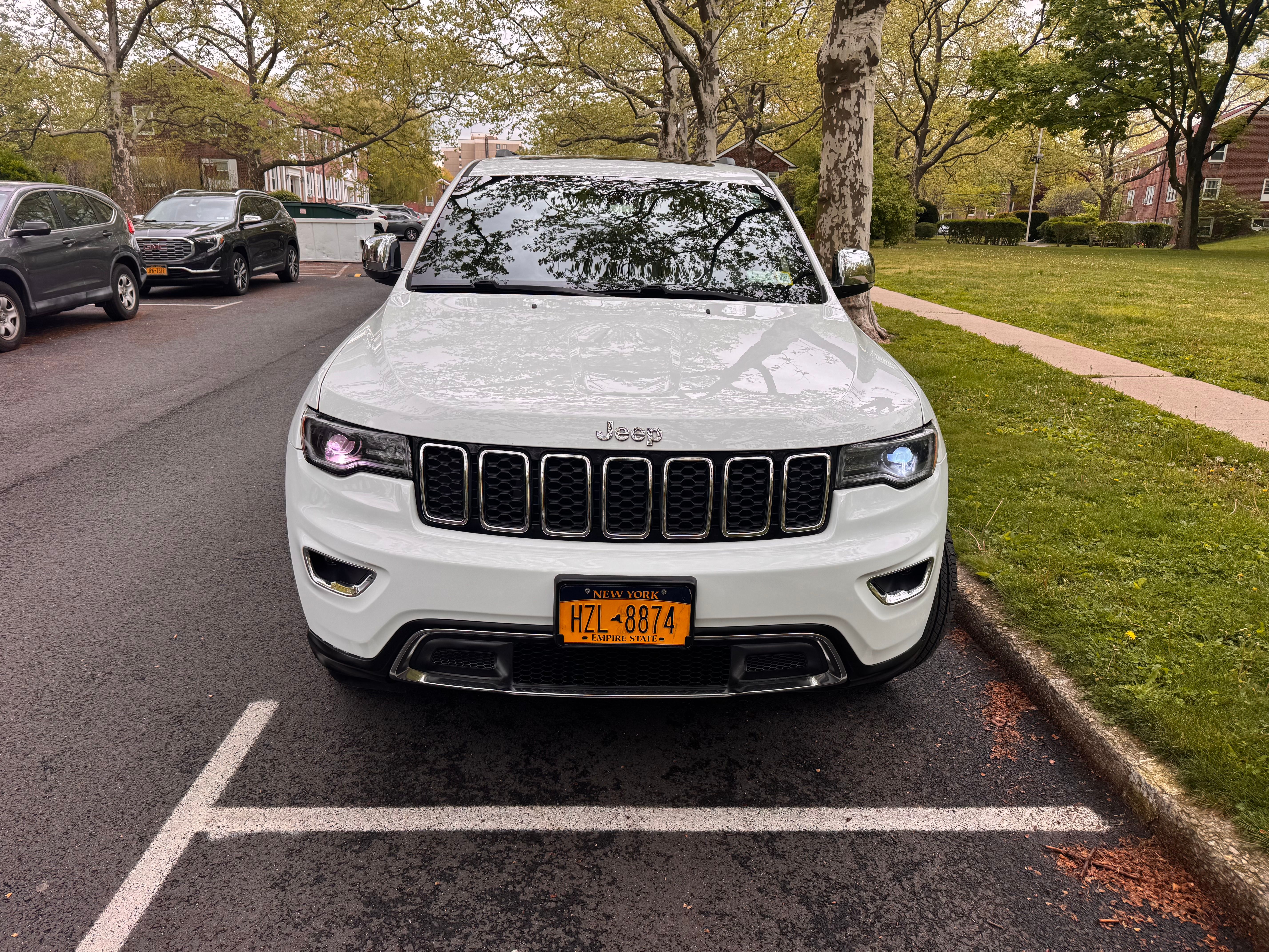 Used 2020 Jeep Grand Cherokee Limited w/ Premium Lighting Group AWD/4WD image 2