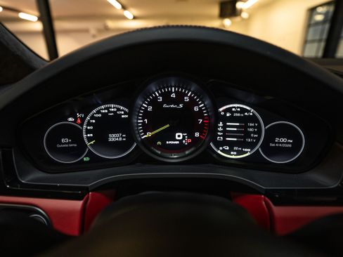 Used 2021 Porsche Cayenne Turbo S image 22