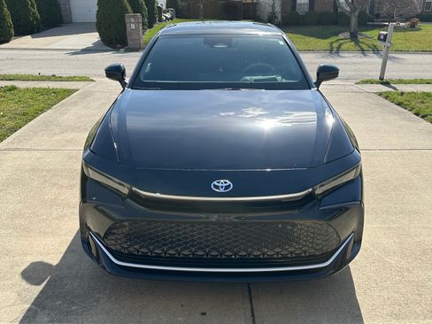 Used 2025 Toyota Crown Platinum image 2