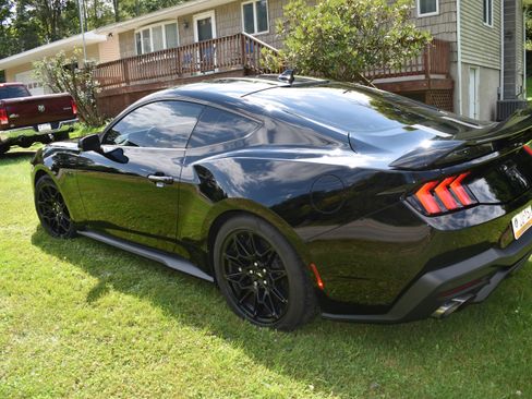 Used 2024 Ford Mustang GT Premium w/ GT Performance Package RWD image 13