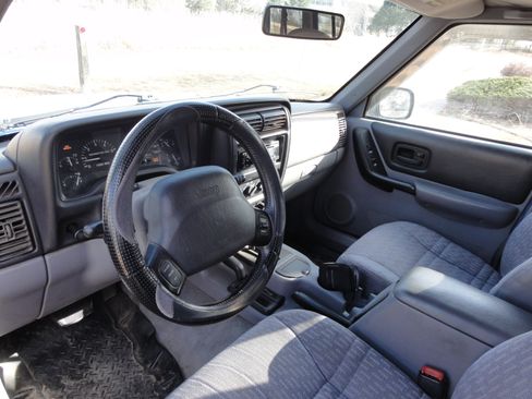 Used 1997 Jeep Cherokee Sport image 14