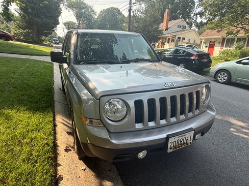 Used 2015 Jeep Patriot High Altitude FWD image 2