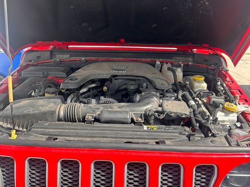 Used 2018 Jeep Wrangler Unlimited Sahara image 10