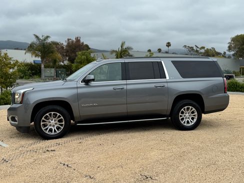 Used 2020 GMC Yukon XL SLT image 1