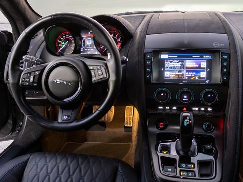 Used 2017 Jaguar F-TYPE SVR image 16