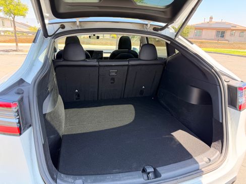 Used 2022 Tesla Model Y Performance AWD/4WD image 16
