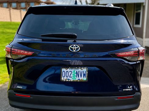 Used 2022 Toyota Sienna LE AWD/4WD image 4