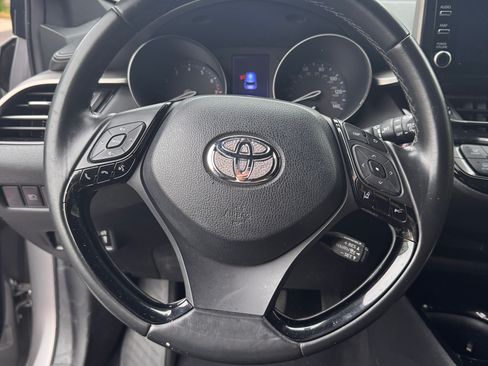 Used 2019 Toyota C-HR XLE image 14