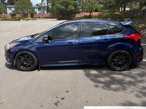 Used 2017 Ford Focus ST FWD image 2