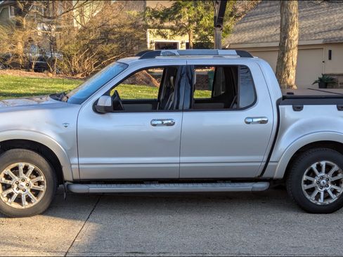 Used 2007 Ford Explorer Sport Trac Limited image 2