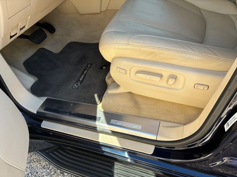 Used 2020 Lexus LX 570 4WD w/ Luxury Package image 24