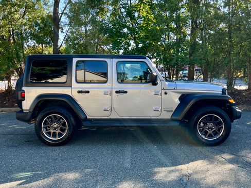 Used 2019 Jeep Wrangler Unlimited Sport S AWD/4WD image 1