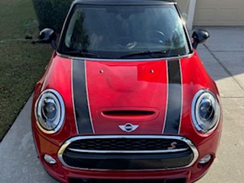 Used 2018 MINI Cooper S image 1