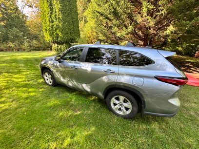 Used 2023 Toyota Highlander LE