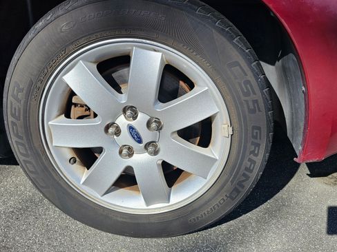 Used 2005 Ford Five Hundred SEL image 10