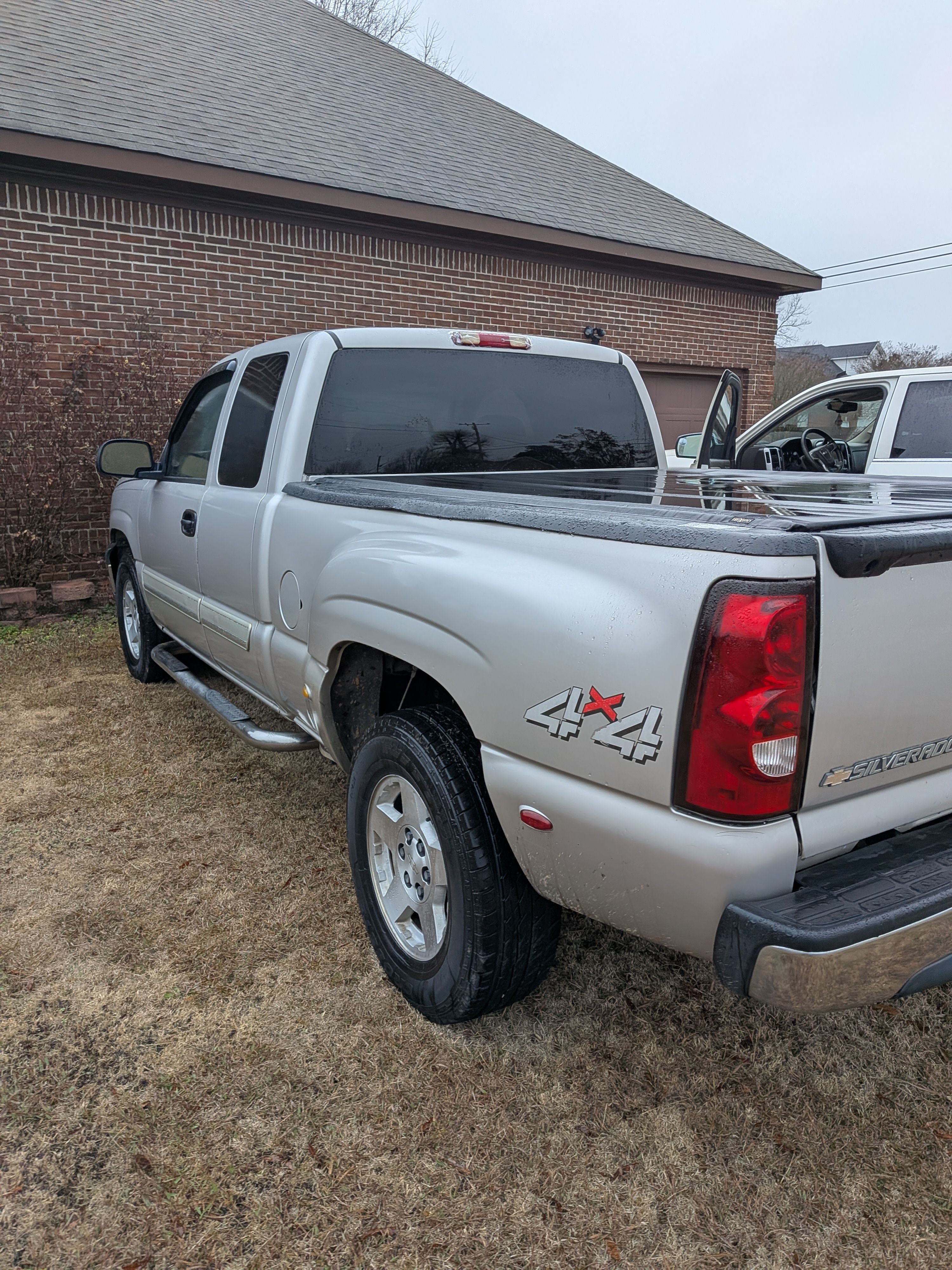 Used 2004 Chevrolet Silverado 1500 LT w/ Safe and Sound Package AWD/4WD image 8