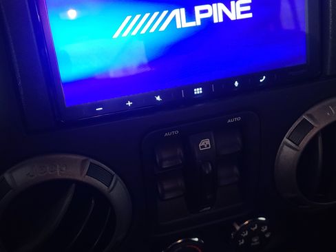 Used 2017 Jeep Wrangler Unlimited Sport w/ Quick Order Package 24S image 12