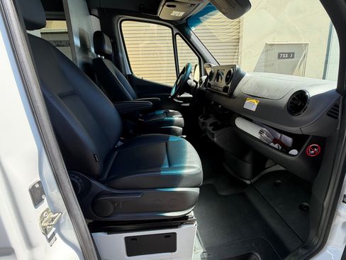 Used 2019 Mercedes-Benz Sprinter 144 image 6