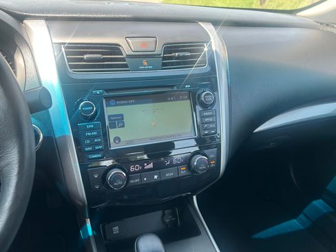 Used 2015 Nissan Altima 2.5 SL w/ Technology Package FWD image 19
