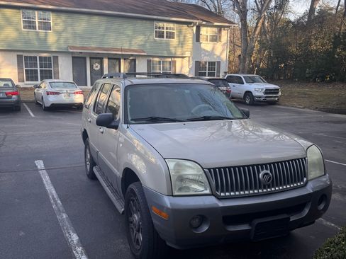 Used 2005 Mercury Mountaineer Premier image 1