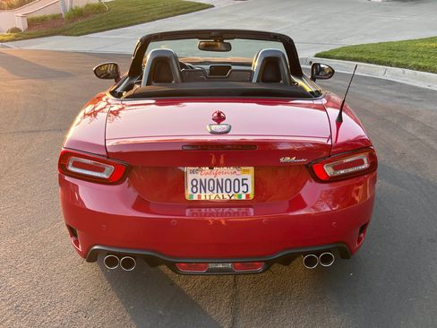 Used 2019 FIAT 124 Spider Abarth w/ Convenience Group image 4