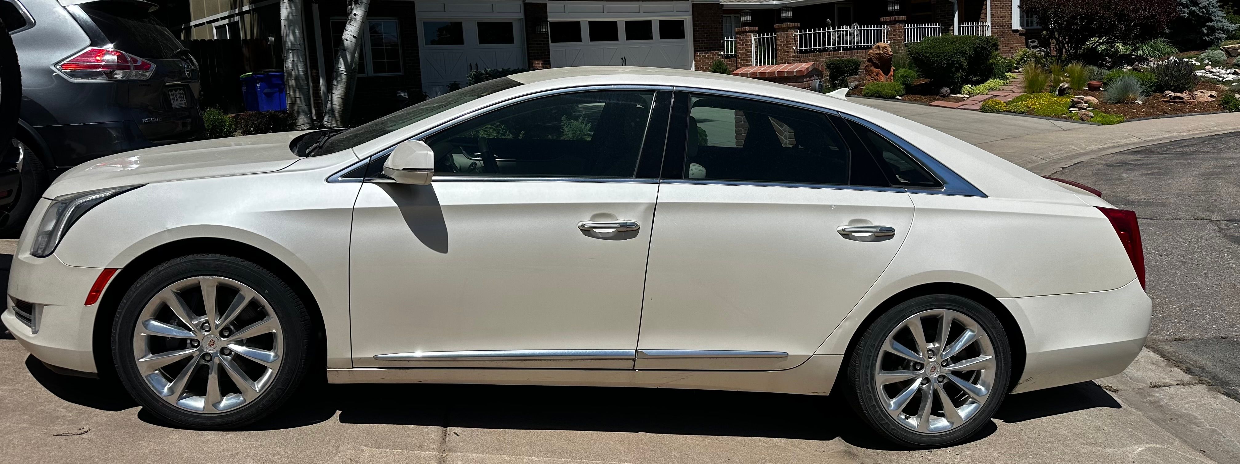 Used 2013 Cadillac XTS Luxury w/ Driver Awareness Package FWD image 2