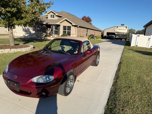Used 2003 MAZDA MX-5 Miata image 1