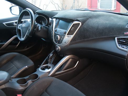 Used 2017 Hyundai Veloster Value Edition image 13