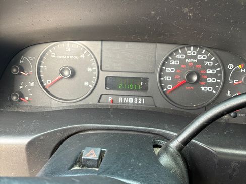 Used 2005 Ford F250 XLT AWD/4WD image 9