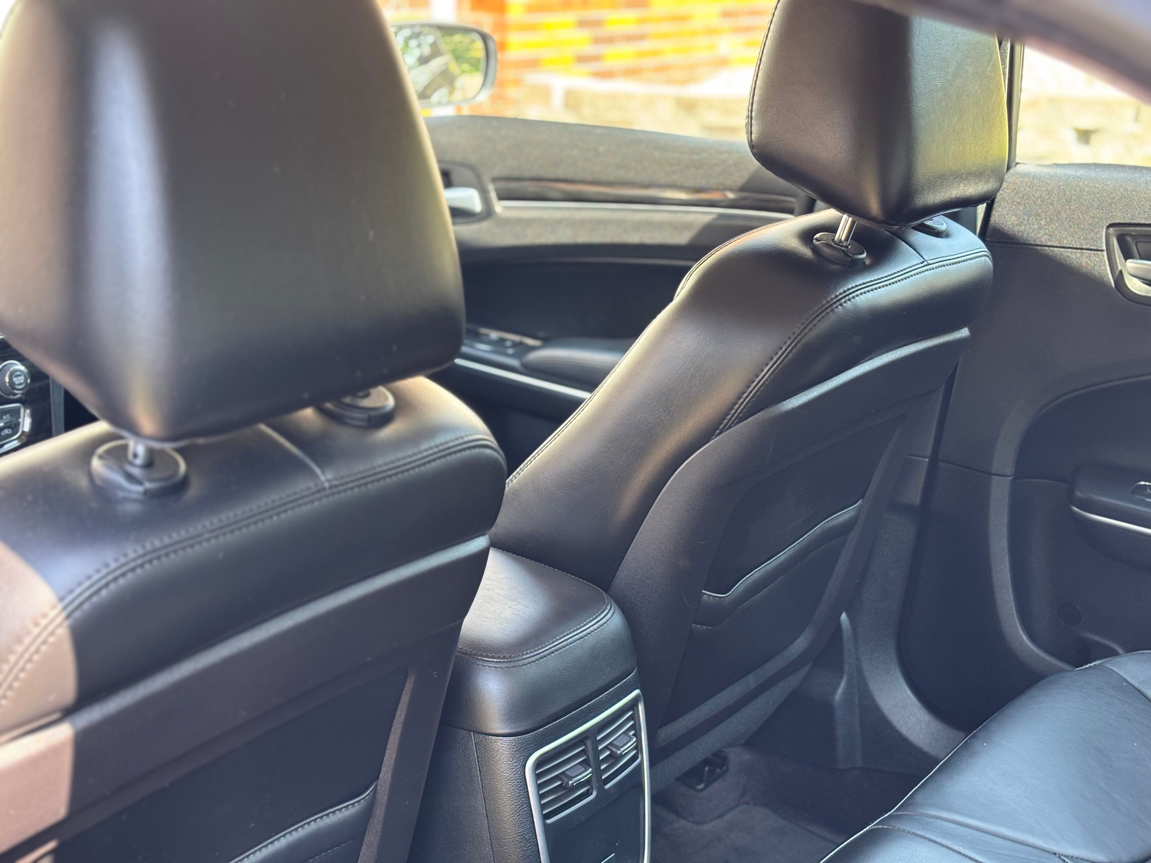 Used 2017 Chrysler 300 Limited w/ Value Package RWD image 10