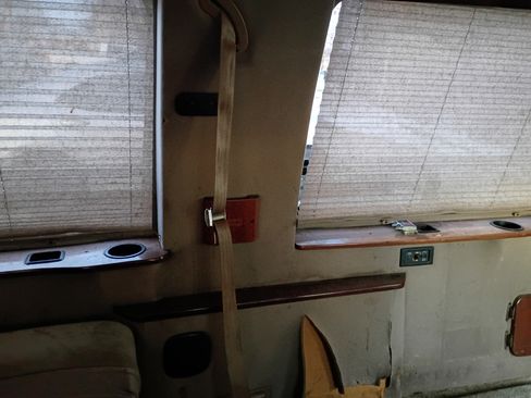 Used 1999 Ford E-150 and Econoline 150 image 12