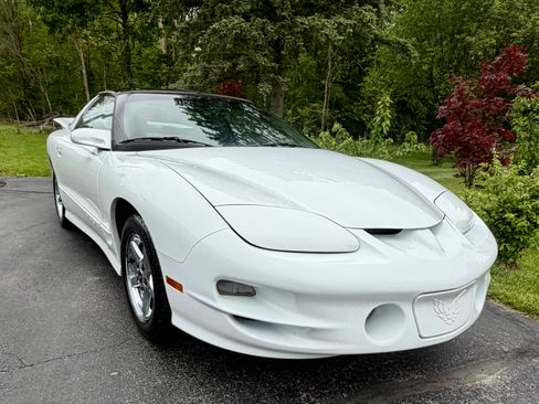 Used 2000 Pontiac Firebird Formula w/ Security Pkg RWD image 4
