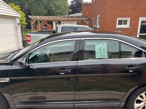 Used 2011 Ford Taurus SEL w/ 201A Rapid Spec Order Code FWD image 4