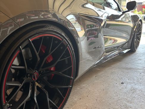 Used 2025 Chevrolet Corvette Z06 RWD image 9