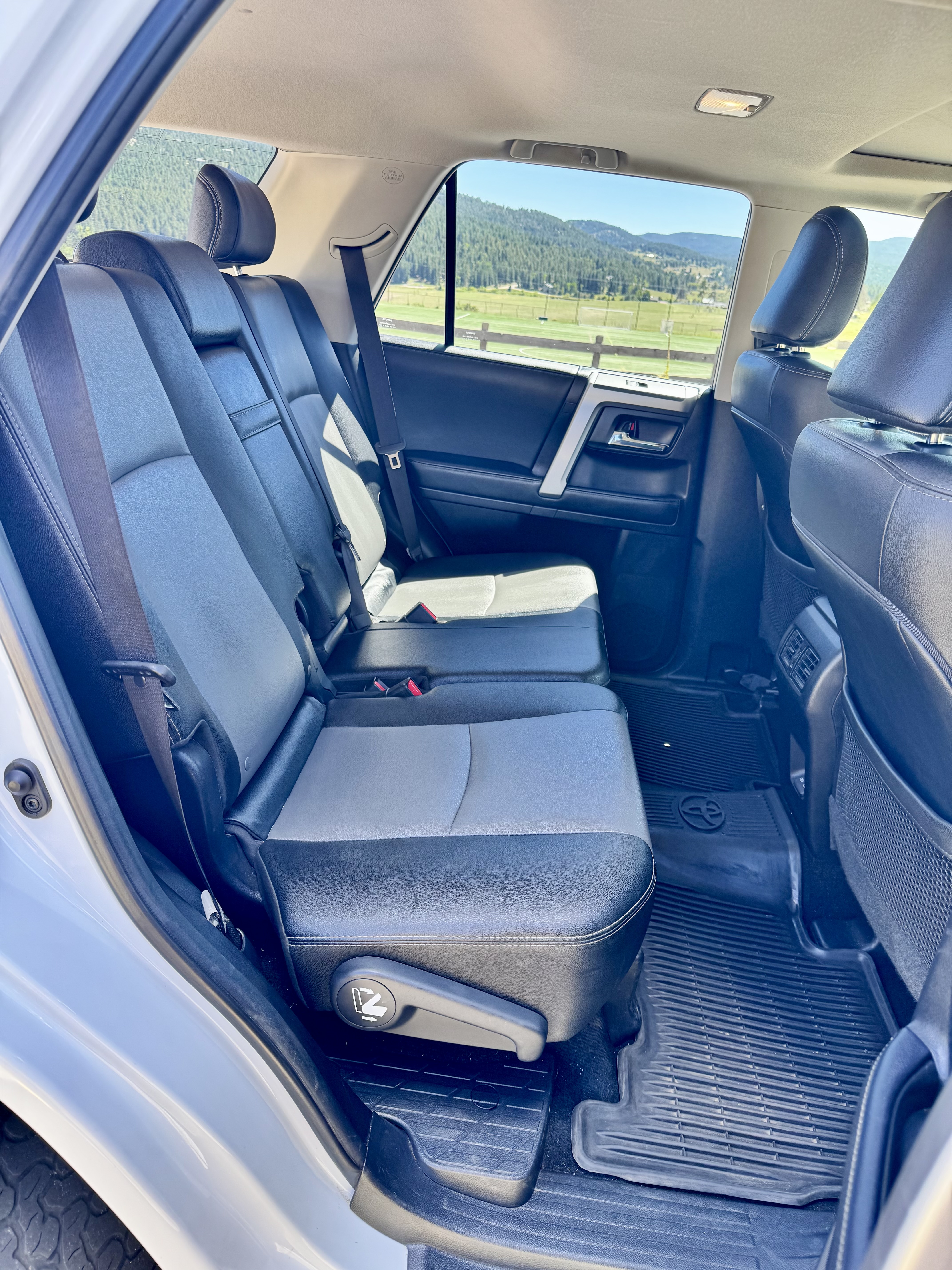 Used 2024 Toyota 4Runner SR5 Premium w/ Moonroof Package AWD/4WD image 14