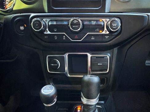 Used 2023 Jeep Wrangler Sport AWD/4WD image 21