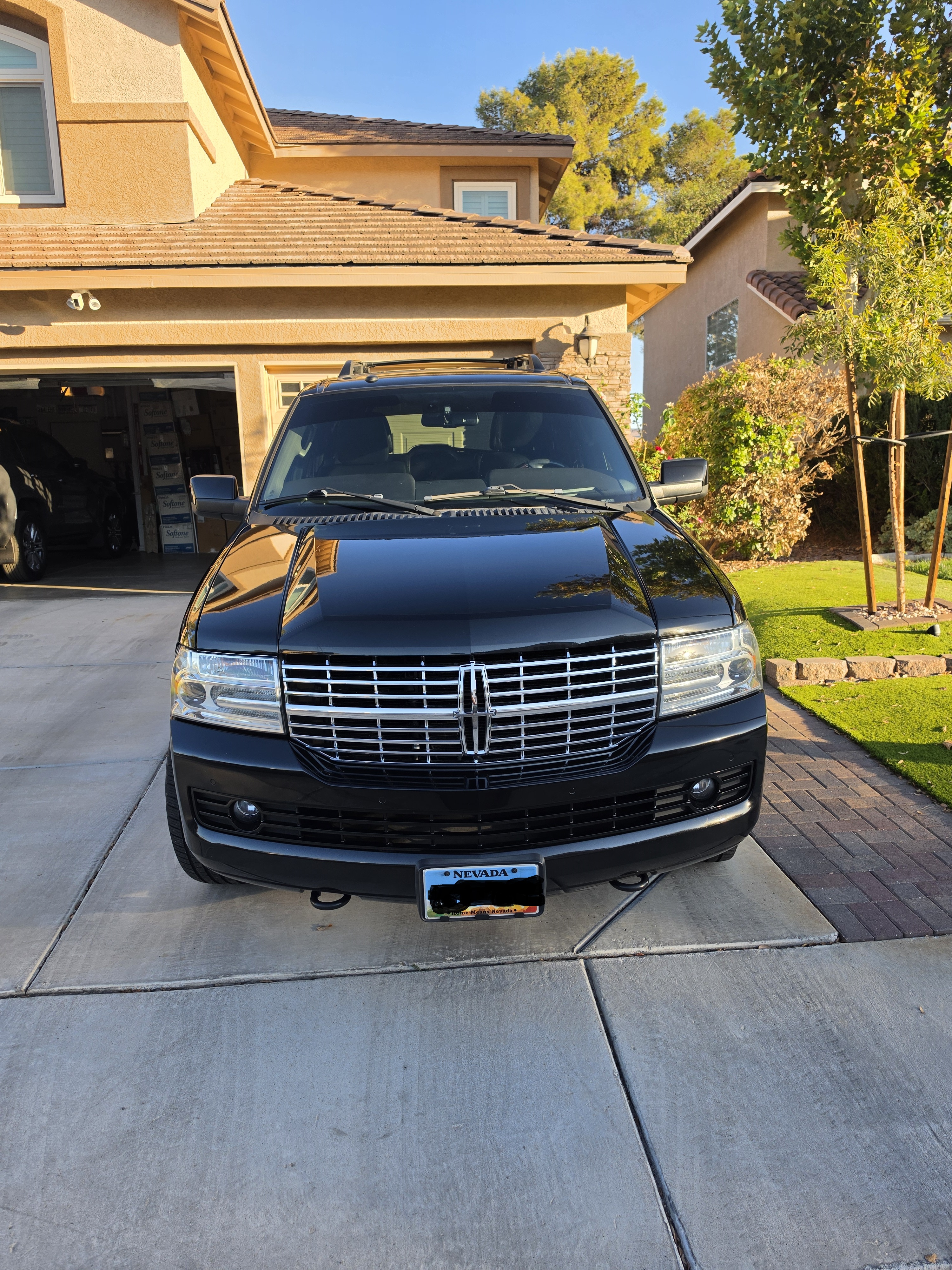 Used 2012 Lincoln Navigator 4WD image 5