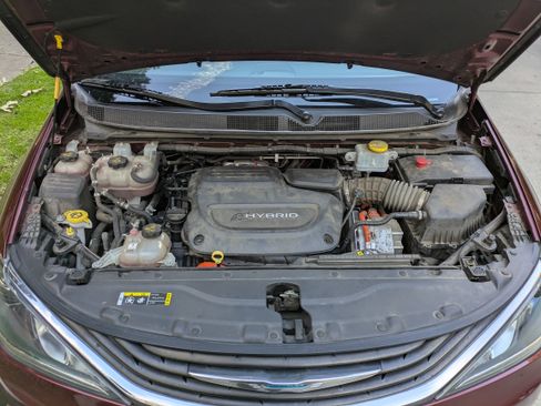 Used 2018 Chrysler Pacifica Touring-L image 30