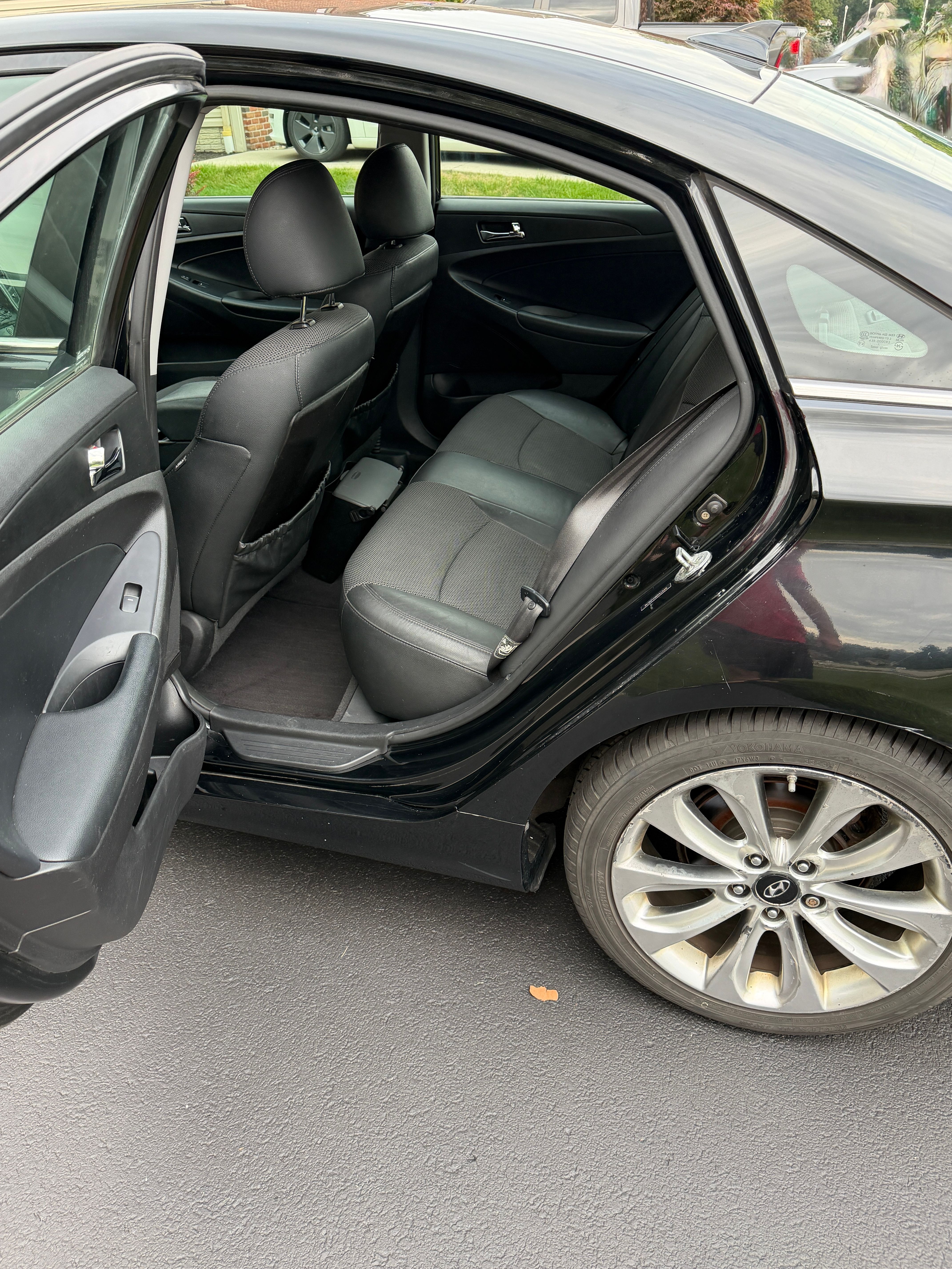 Used 2012 Hyundai Sonata SE w/ Navigation & Sunroof Pkg FWD image 12