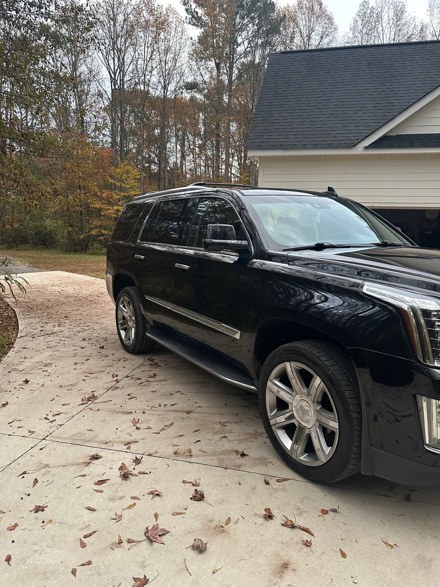 Used 2018 Cadillac Escalade Premium Luxury AWD/4WD image 5