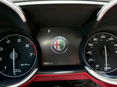 Used 2019 Alfa Romeo Giulia w/ Quick Order Package 22K Sport RWD image 15