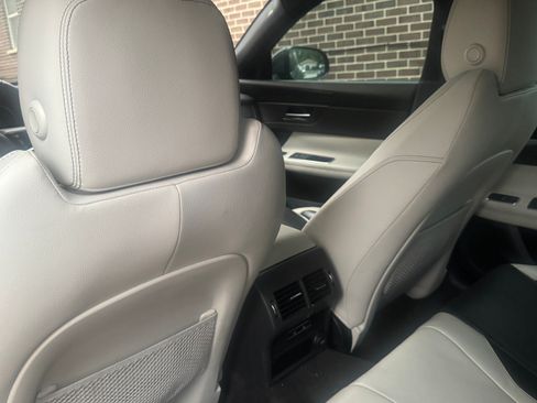 Used 2016 Jaguar XF S RWD image 6