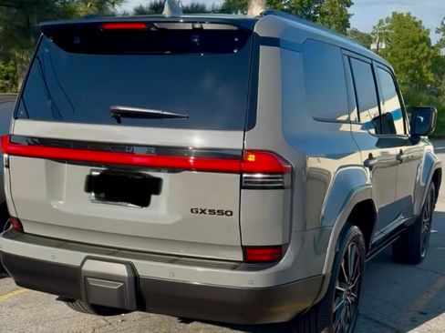 Used 2026 Lexus GX 550 w/ Accessory Package (2T) AWD/4WD image 2