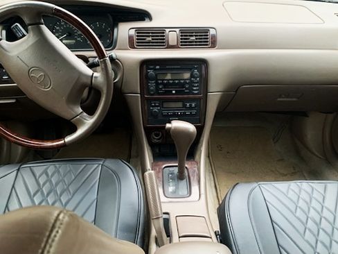 Used 2001 Toyota Camry XLE image 8