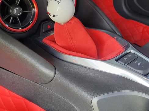 Used 2018 Chevrolet Camaro SS image 11