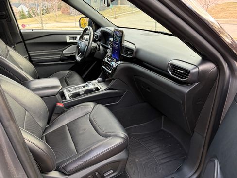 Used 2021 Ford Explorer ST w/ ST Street Pack image 19