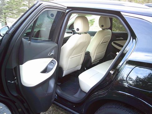 Used 2024 Buick Encore GX Avenir w/ Avenir Convenience Package image 13