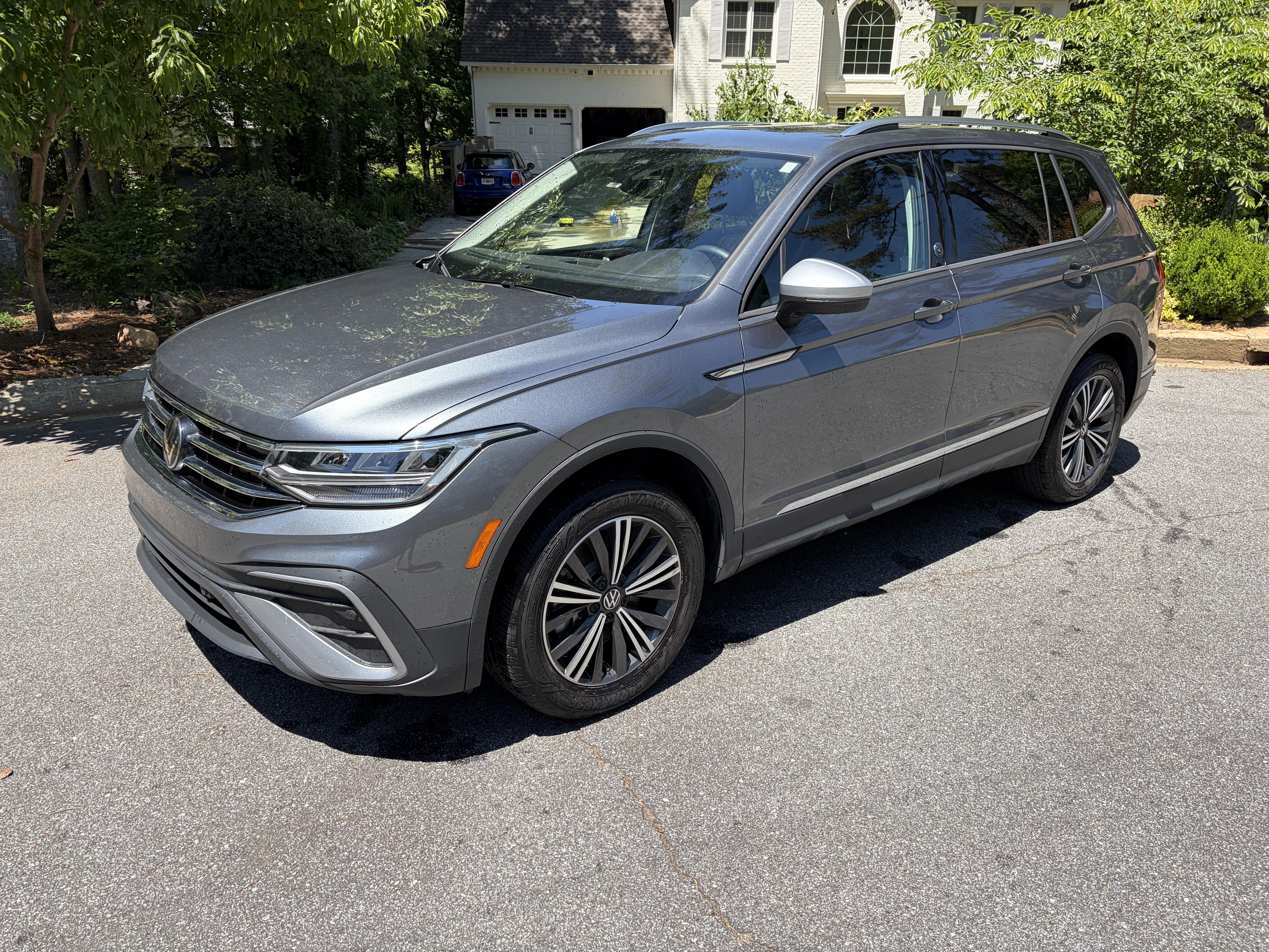 Used 2024 Volkswagen Tiguan Wolfsburg Edition w/ Panoramic Sunroof Package AWD/4WD image 1