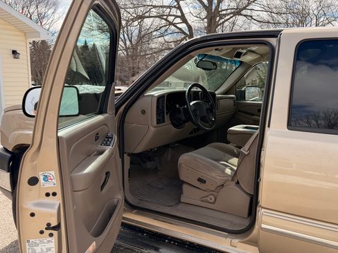 Used 2005 Chevrolet Silverado 2500 LS image 13