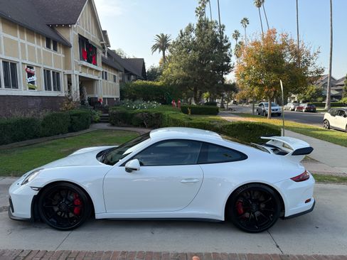 Used 2018 Porsche 911 GT3 image 1